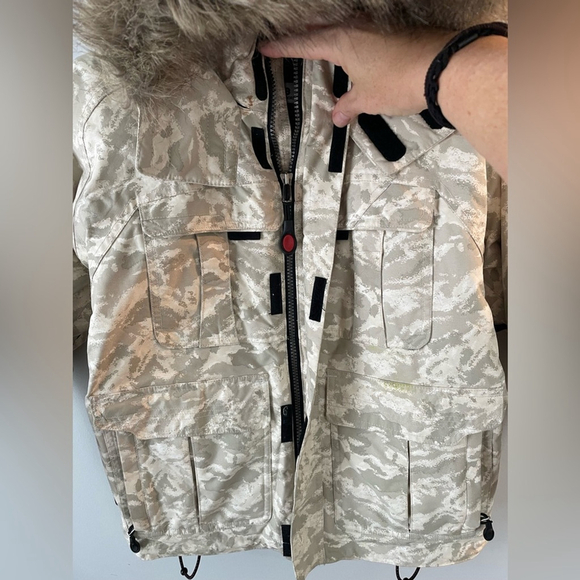 Obermeyer, juniors 8, possibly women’s XS, hooded snowboard outdoor coat camo - Picture 3 of 8